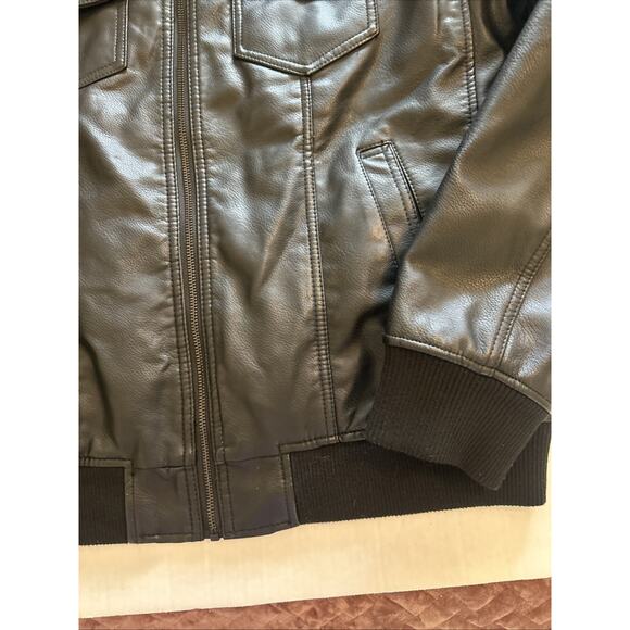Levi's Men’s Jacket Sz Large Iconic Black Faux Leather Jean Trucker Style Moto - Picture 4 of 16